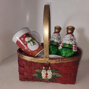 Holiday Gift Basket  Mug, Santa Candles Holders **AS IS** FOR DECORATIVE USE REA
